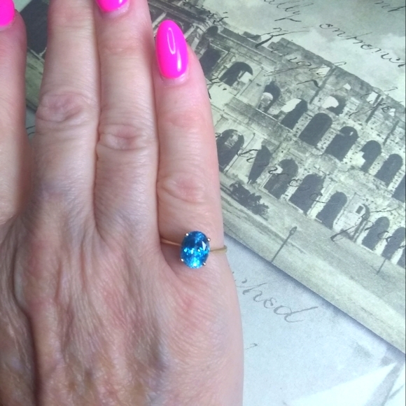 Vintage 14KT Solid Gold Brilliant Blue Topaz Solitaire Ring - Picture 3 of 4